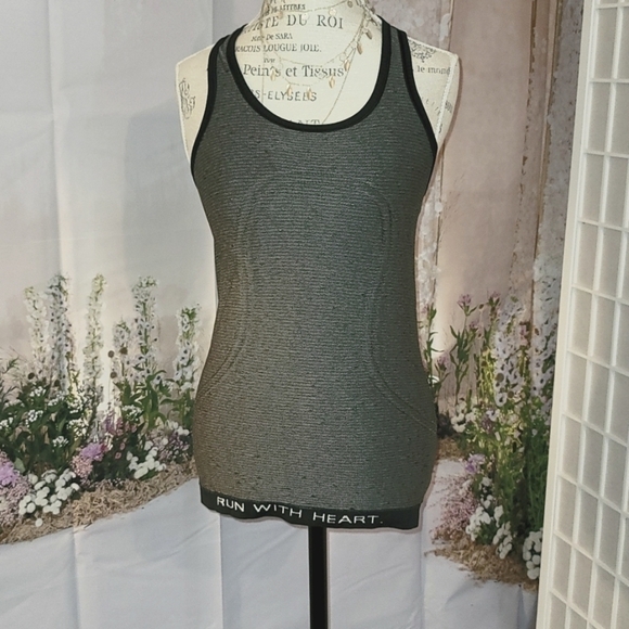 Lululemon reversible tank - Picture 1 of 6